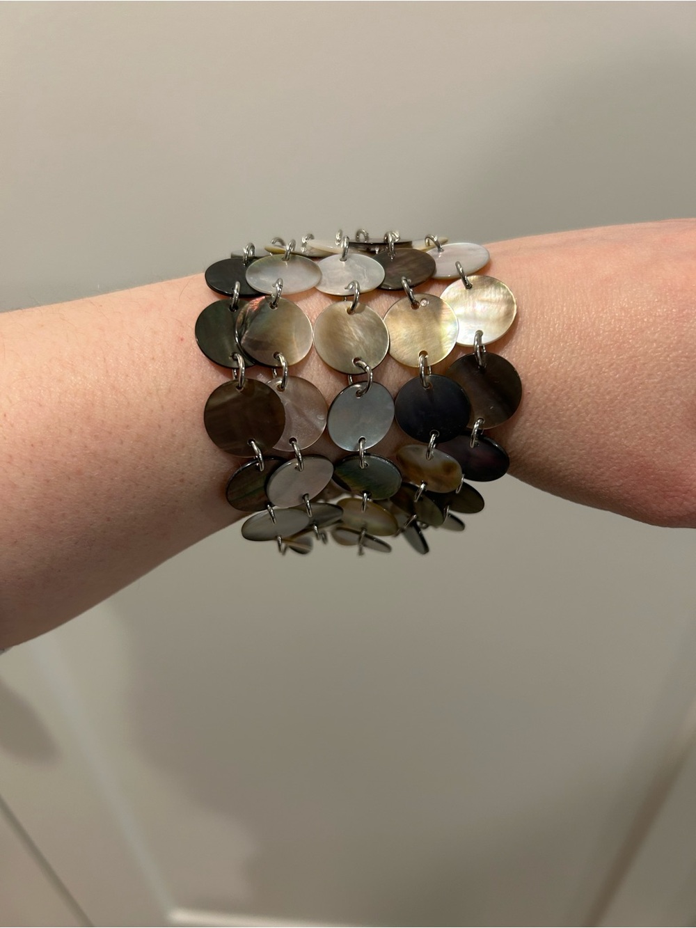 Multi-Tone mother of pearl Bracelet - Women Jewelry - Picture 2 of 7